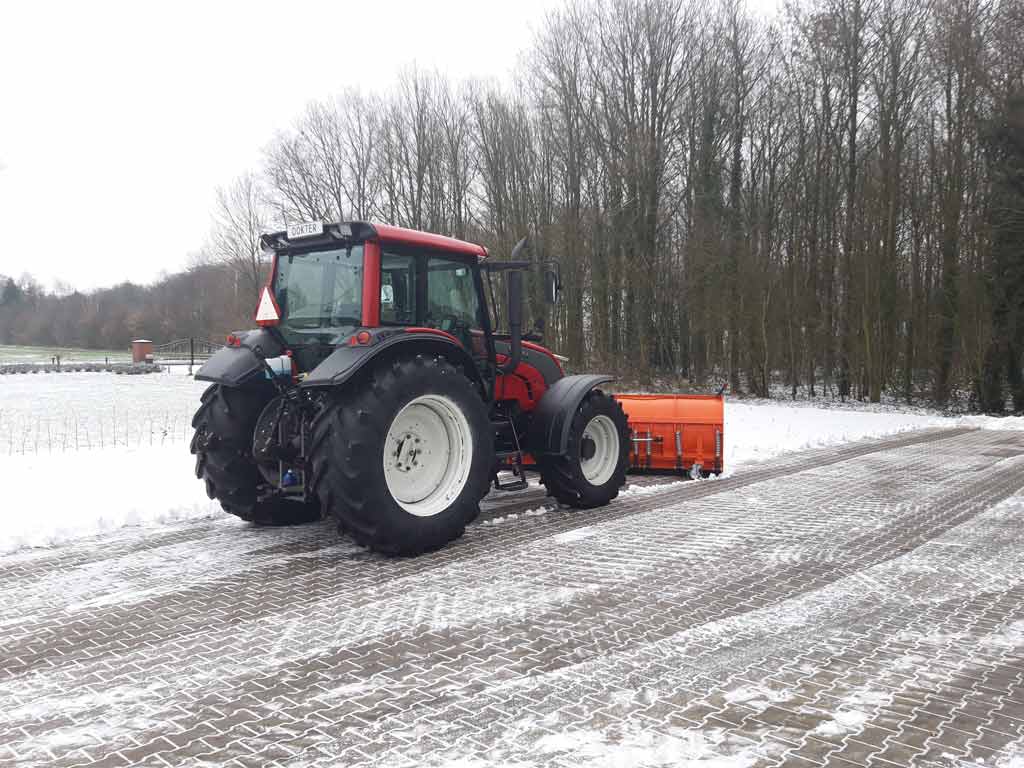 Agrarische-Dienstverlening-Dokter-Sneeuwschuiven